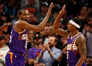 包含杜兰特迎来五赛季出色发挥，拜仁观众热烈欢呼！的词条