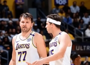 莫兰特三巨头联手，湖人得分突破，全明星入选冲击季后赛！的简单介绍